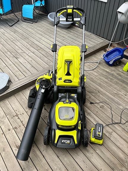 Ryobi gräsklippare 36V + batteri och lövblås/uppsamlare