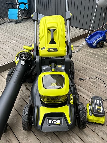 Ryobi gräsklippare 36V + batteri och lövblås/uppsamlare