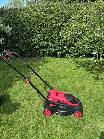 Batteridriven Gräsklippare som ny