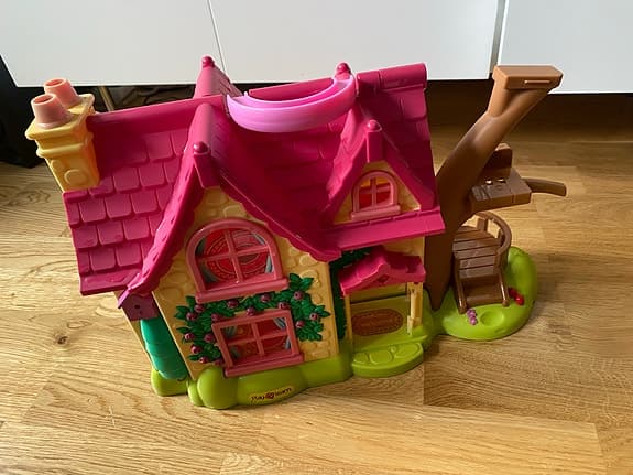 Play 2 learn dockhus leksakshus med träd och inredning