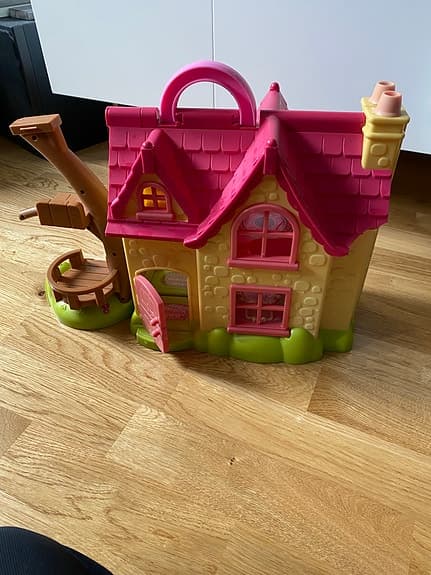 Play 2 learn dockhus leksakshus med träd och inredning