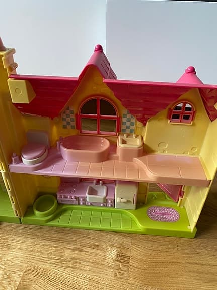 Play 2 learn dockhus leksakshus med träd och inredning