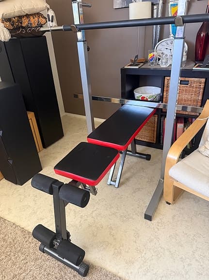 Master träningsbänk med skivstång och vikter