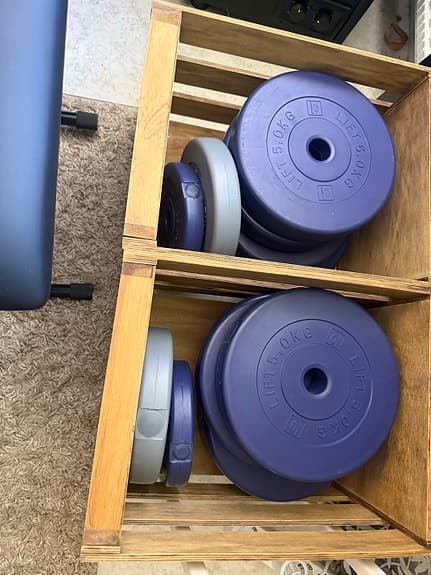 Master träningsbänk med skivstång och vikter