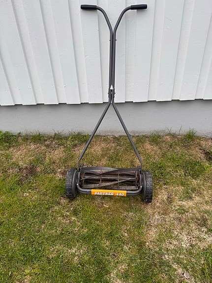 Handjagare gräsklippare