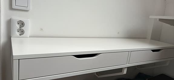 Ekby Ikea hylla med låda