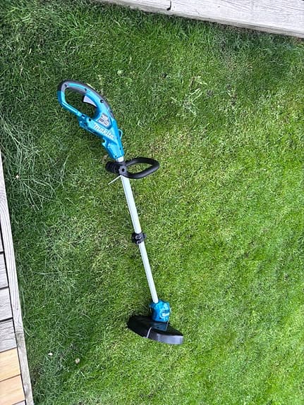 Makita UR100D Grästrimmer – Helt ny & oanvänd