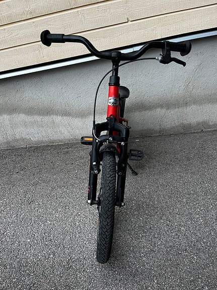 Röd Cresent Munin 16 tum