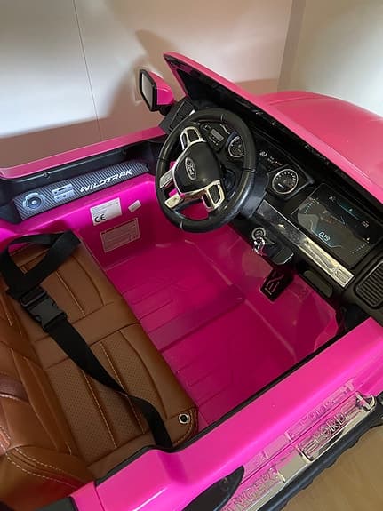 Wildtrak elbil för barn rosa