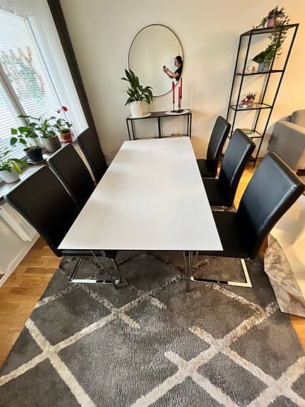 Matgrupp med 6 Mio-stolar + bord