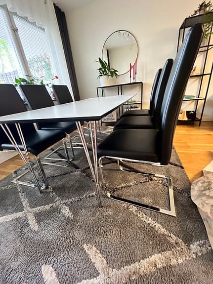 Matgrupp med 6 Mio-stolar + bord