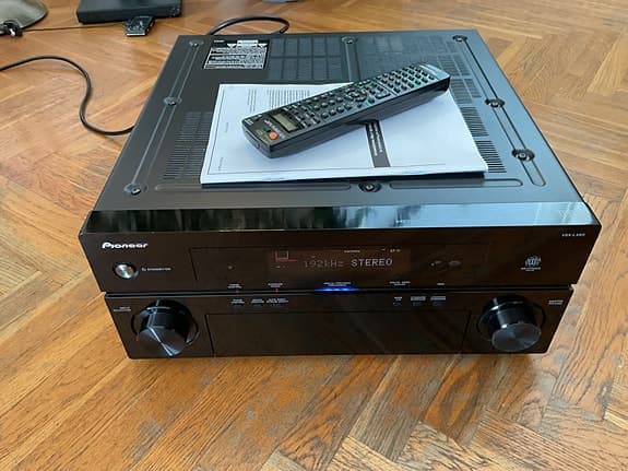 Pioneer  - VSX-LX 60. _.7 X 170. Watt per kanalen. Förstärkare funkar det ska.