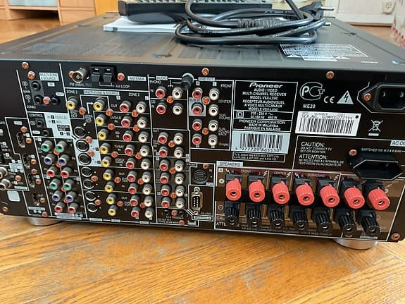 Pioneer  - VSX-LX 60. _.7 X 170. Watt per kanalen. Förstärkare funkar det ska.