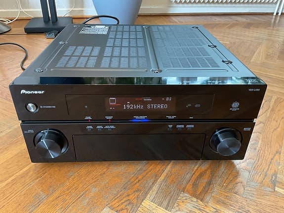 Pioneer  - VSX-LX 60. _.7 X 170. Watt per kanalen. Förstärkare funkar det ska.