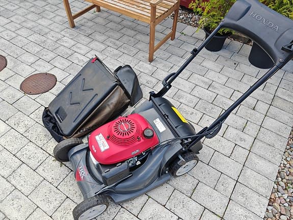 Honda HRX 476 C SDE bensinklippare grå/röd