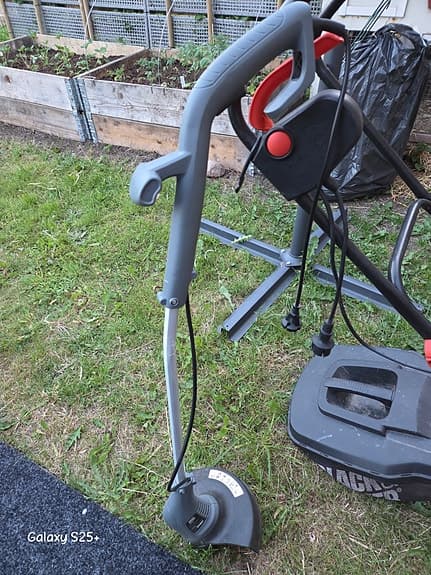 Black & Decker elektrisk gräsklippare och trimmer