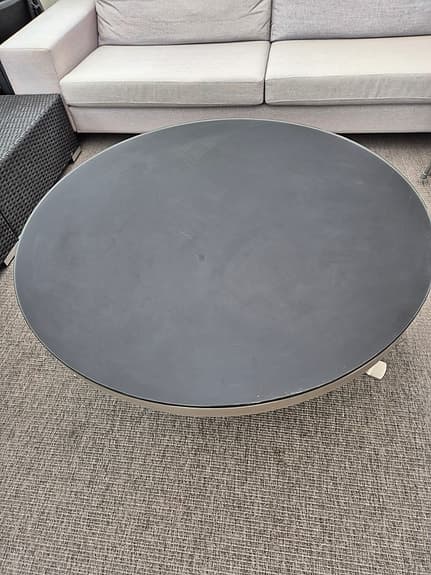 Svart. runt glassbord från Boconcept