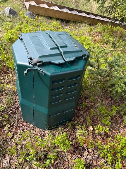 Grön kompostbehållare för trädgård