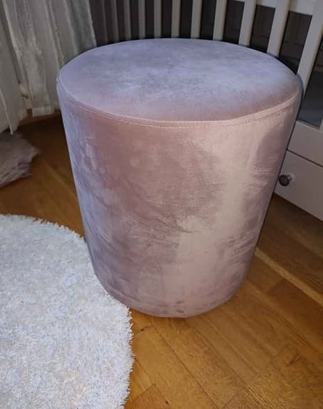 Sammetspall med tillhörande fårskinn