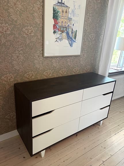 Brunbetsad byrå, IKEA