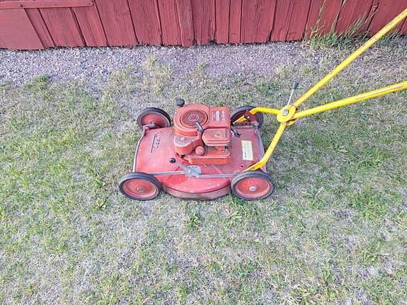 Klassisk Klippo gräsklippare i bra skick