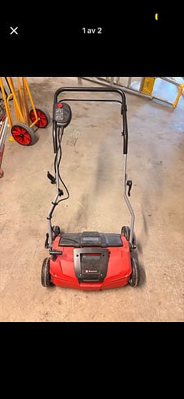Gräsmatteluftare - Einhell elektrisk vertikalskärare röd