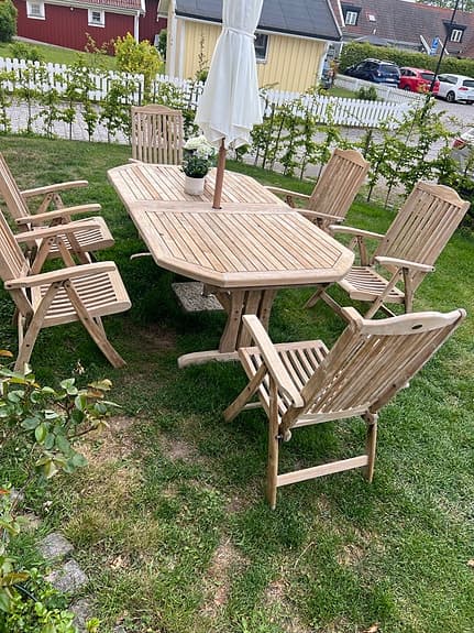 Matgrupp i trä för uteplats med bord och 6 stolar