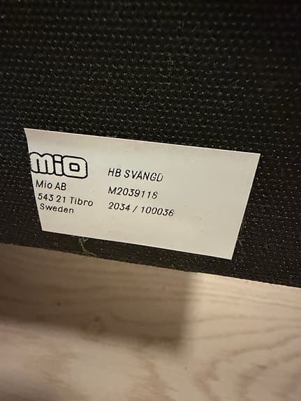 Mio Asperö sänggavel tyg grå pikerad