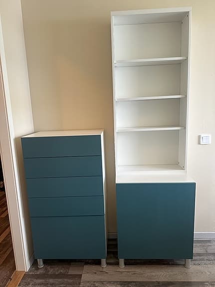 IKEA byrå i fyra delar, vägghylla med lådor blå/vit.