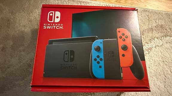 Nintendo Switch spelkonsol med Joy-Con röd/blå