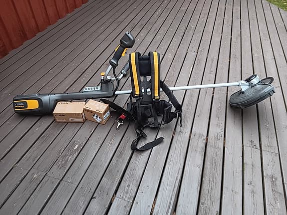 Stiga röjsåg batteridriven med sele