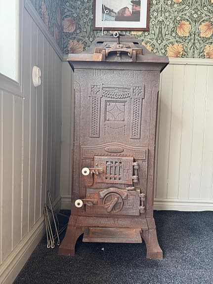 Ankarsrum Viking gjutjärnskamin brun