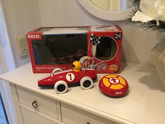 BRIO radiostyrd racerbilsleksak med fjärrkontroll