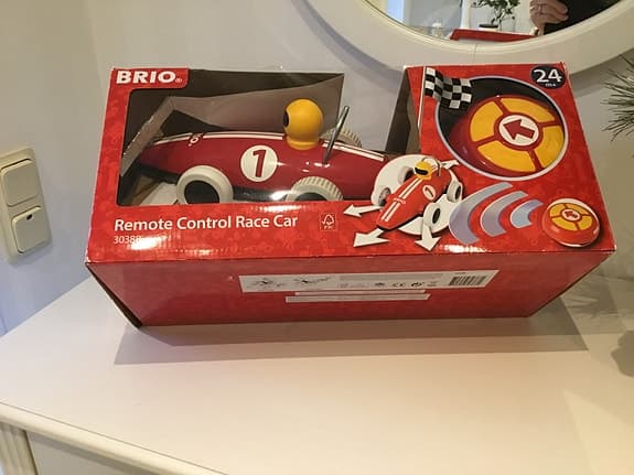 BRIO radiostyrd racerbilsleksak med fjärrkontroll