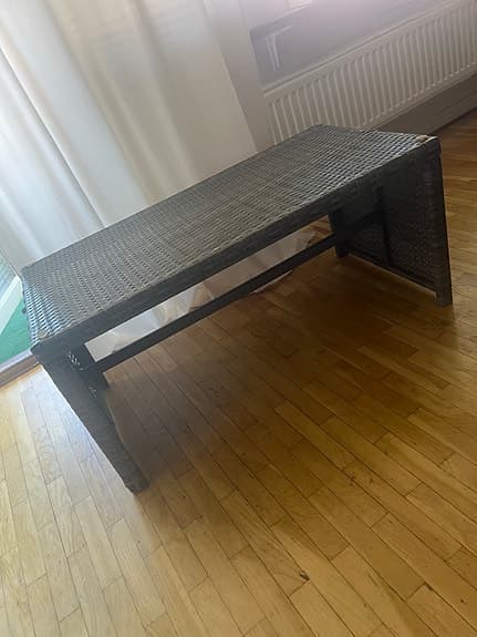 Rektangulärt rottingbord utebord grå