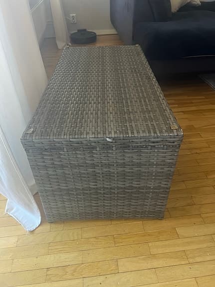 Rektangulärt rottingbord utebord grå