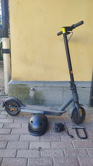 Xiaomi Mi Scooter 3 Elsparkcykel med tillbehör