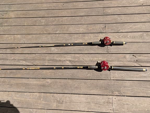 Abu Garcia Ambassadeur 5000 fiskespön med rullar svart/guld/röd