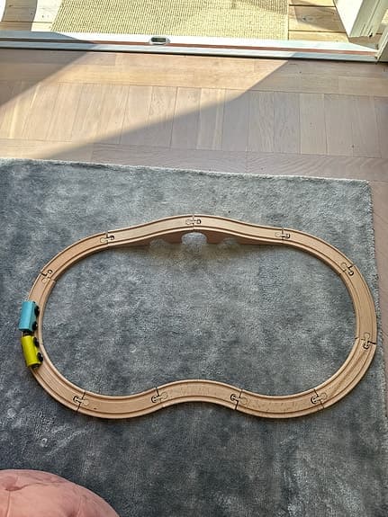 Klassisk tågbana i trä