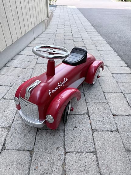 Röd retro springbil för barn – “Free Style”