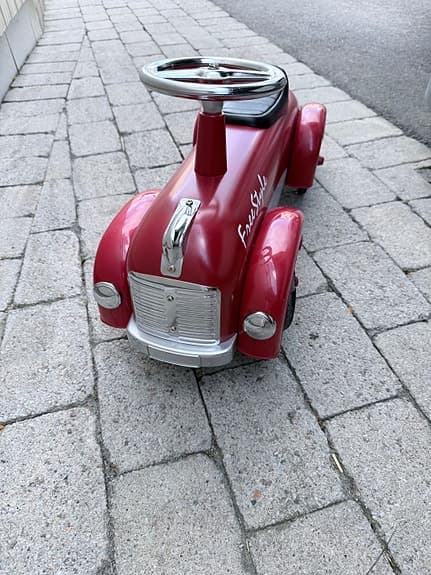 Röd retro springbil för barn – “Free Style”