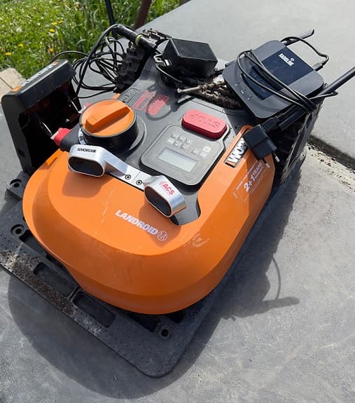 Worx Landroid WR142E robotgräsklippare – extrautrustad, garanti kvar