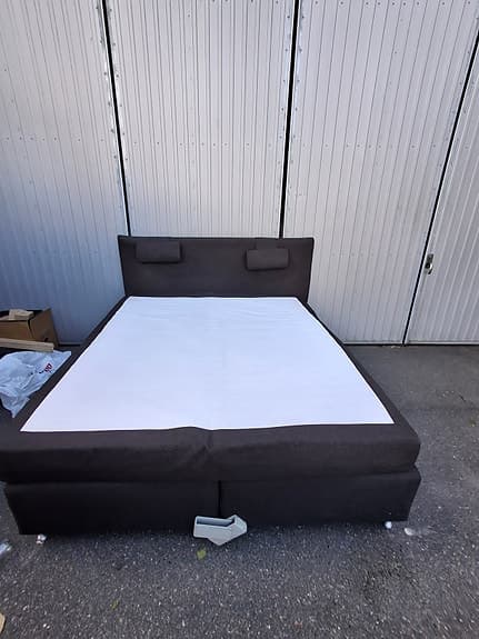 Viking Beds kontinentalsäng med gavel mörkgrå