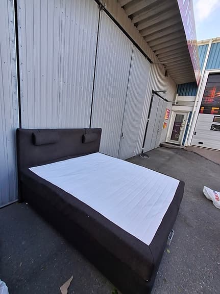 Viking Beds kontinentalsäng med gavel mörkgrå