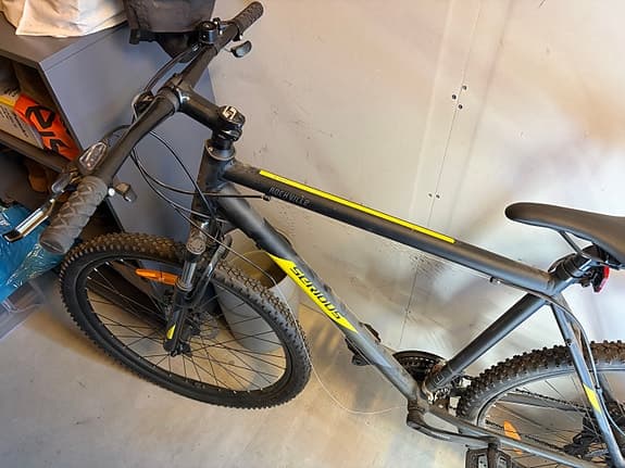 Oanvänd Serious Rockville 27,5 tum mountainbike cykel