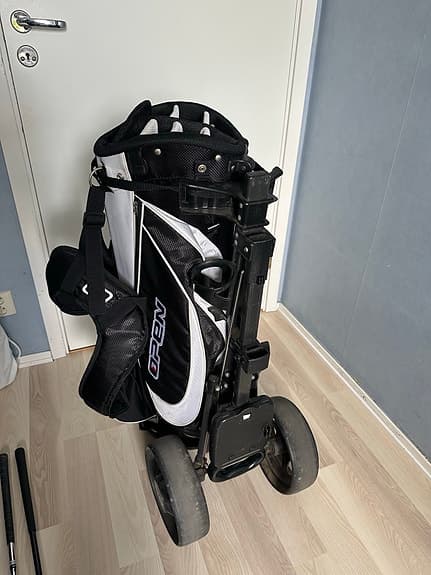 Golfset med vagn, bag och klubbor