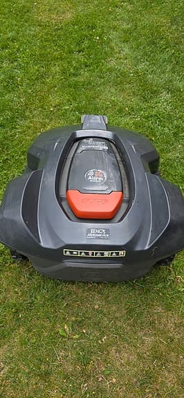 Husqvarna Automower 440 – välskött och nyservad
