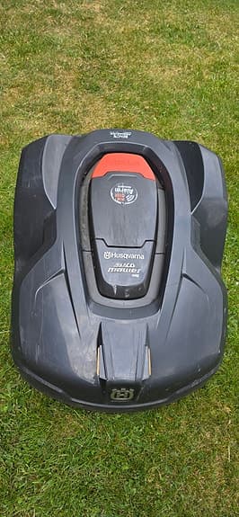 Husqvarna Automower 440 – välskött och nyservad