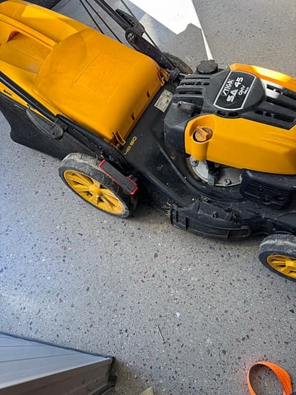 Stiga bensindriven gräsklippare gul/svart