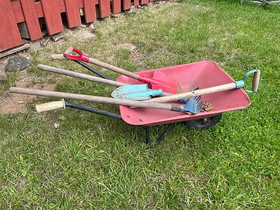 Barnens Skottkärra och trädgårdsredskap